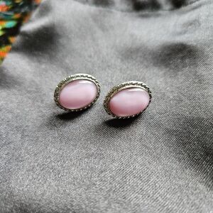 VINTAGE 1960'S LIGHT PINK & SILVER CLIP-ON EARRINGS